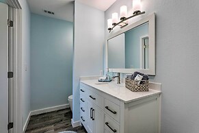 Holmes Beach Retreat: Walk to Beach & Dining!