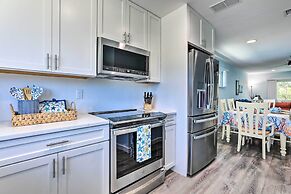 Holmes Beach Retreat: Walk to Beach & Dining!