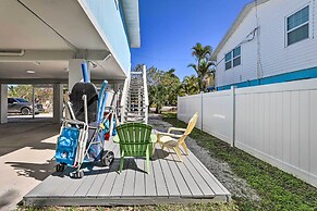 Holmes Beach Retreat: Walk to Beach & Dining!