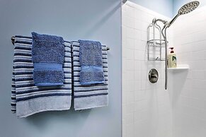 Holmes Beach Retreat: Walk to Beach & Dining!