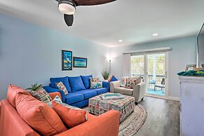 Holmes Beach Retreat: Walk to Beach & Dining!