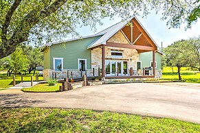 Johnson City Home w/ Hot Tub - Close to Wineries!