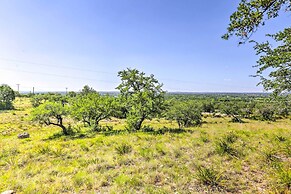 Johnson City Home w/ Hot Tub - Close to Wineries!