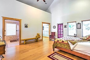 Johnson City Home w/ Hot Tub - Close to Wineries!