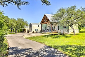 Johnson City Home w/ Hot Tub - Close to Wineries!