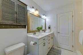 Private Pool & Furnished Deck: Port Aransas Home!