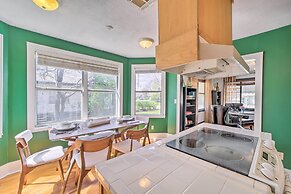 Amazing Musical Abode in Expo Square Neighborhood!