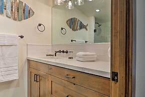 Walk to Ski Shuttle: Truckee Condo w/ Hot Tub