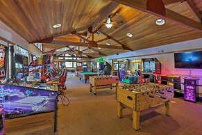 Walk to Ski Shuttle: Truckee Condo w/ Hot Tub