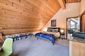 Deck + Fireplace: Log Cabin in Tahoe Donner!