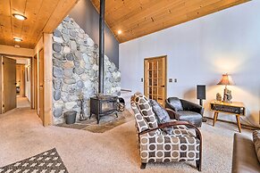 Deck + Fireplace: Log Cabin in Tahoe Donner!