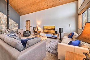 Deck + Fireplace: Log Cabin in Tahoe Donner!