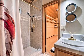 Deck + Fireplace: Log Cabin in Tahoe Donner!