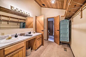 Deck + Fireplace: Log Cabin in Tahoe Donner!