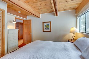 Rustic Truckee Cabin w/ Donner Lake Views!