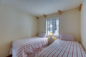Rustic Truckee Cabin w/ Donner Lake Views!