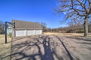 Grand Tulsa Getaway With Private Pond, Dock & Deck