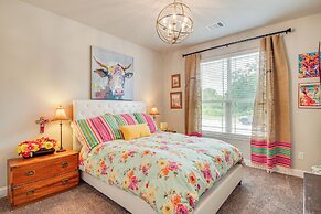 Gorgeous College Station Townhome w/ Patio!