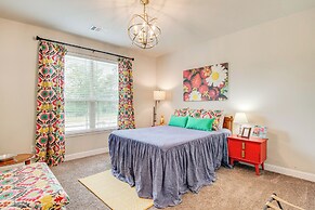 Gorgeous College Station Townhome w/ Patio!