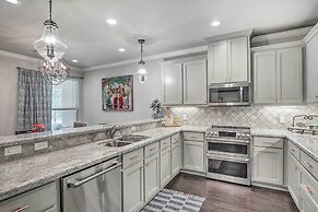 Gorgeous College Station Townhome w/ Patio!