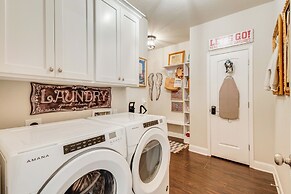 Gorgeous College Station Townhome w/ Patio!