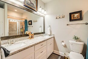 Gorgeous College Station Townhome w/ Patio!
