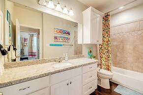 Gorgeous College Station Townhome w/ Patio!