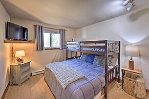 Cozy & Chic Mountain Condo w/ Community Perks