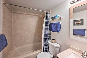 Cozy & Chic Mountain Condo w/ Community Perks