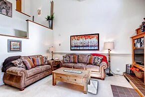 Hot Tub & Grilling Area: Keystone Townhome!