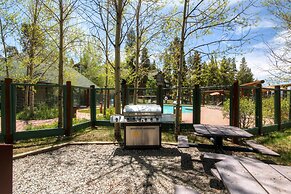 Hot Tub & Grilling Area: Keystone Townhome!