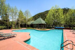 Hot Tub & Grilling Area: Keystone Townhome!