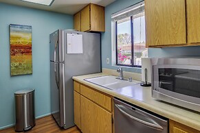 Patio, Grill & Pool Access: Palm Desert Retreat!