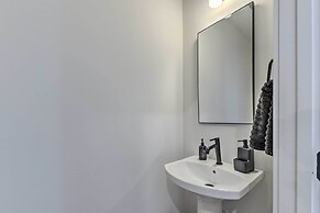 Modern Raleigh Home w/ Patio ~ 2 Mi to Downtown!