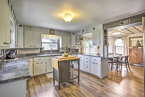 Eclectic Ladysmith Hideaway: Hike and Hunt!