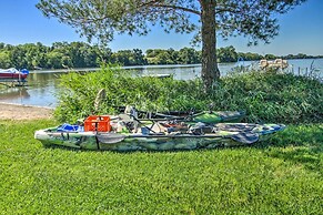 3 Mi to Andes Tower Hills: Lake House w/ Kayaks!