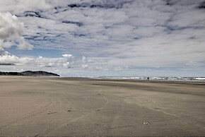 Adorable Downtown Studio - 1 Block to Long Beach!