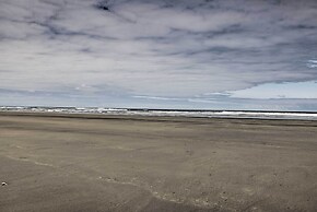 Adorable Downtown Studio - 1 Block to Long Beach!