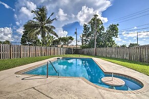 Pets Welcome: Cozy Home w/ Pool in Margate!