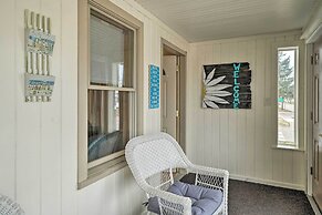 All-season Grand Haven Getaway With Deck!