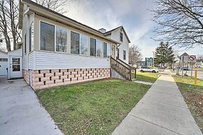 All-season Grand Haven Getaway With Deck!