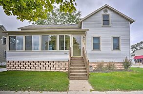 All-season Grand Haven Getaway With Deck!