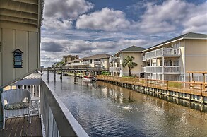Sandpiper Cove Escape on Canal - Walk to Beach!