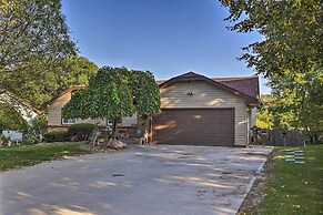 Family-friendly Omaha Oasis ~ 10 Mi to Dtwn!