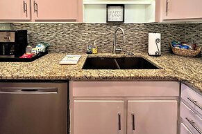 Updated Lake Daze Condo w/ Amazing Pool!