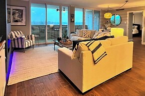 Updated Lake Daze Condo w/ Amazing Pool!