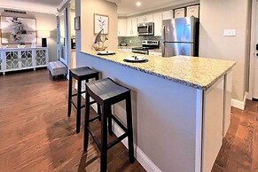 Updated Lake Daze Condo w/ Amazing Pool!