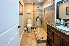 Updated Lake Daze Condo w/ Amazing Pool!