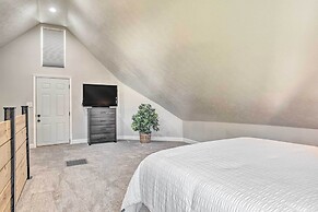 Quaint + Cozy Indianapolis Getaway w/ Yard!