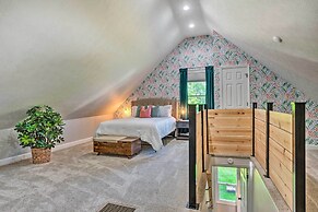 Quaint + Cozy Indianapolis Getaway w/ Yard!